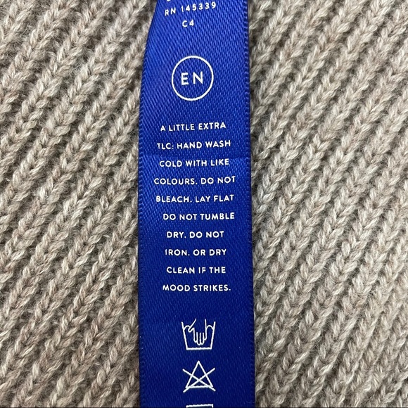 KIT and ACE Traverse Sleeveless Turtleneck Sweater - Picture 9 of 9